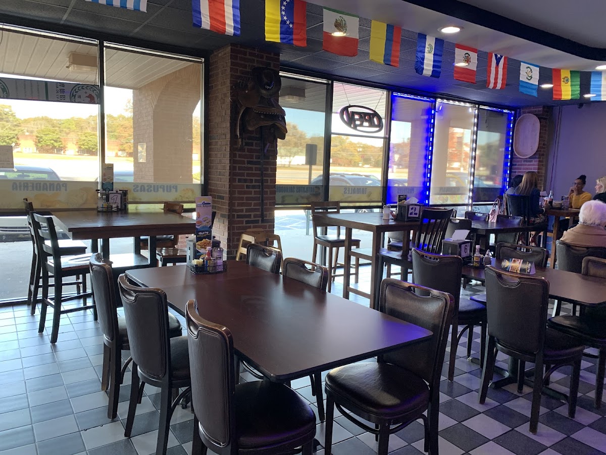 Los Amigos Latin Bar & Grill